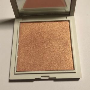 Vintage illuminating face highlighter